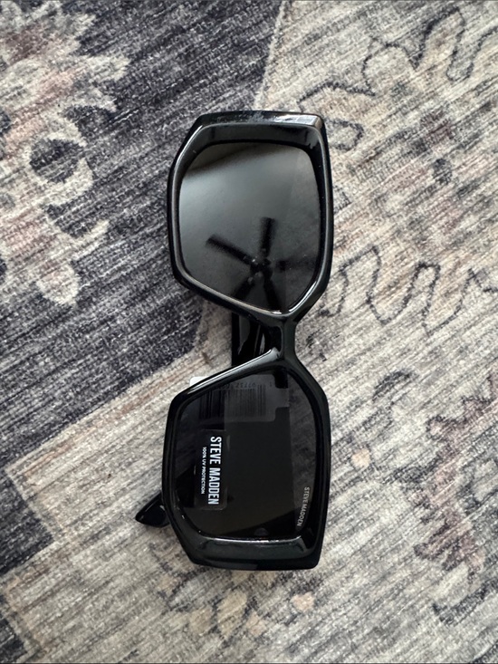 Steve Madden Accessories - Steve Madden Glossy Black Square Sunglasses